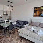 Casa Al Centro דירה *